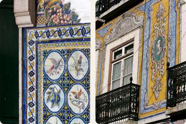 Tile painting in lisbon